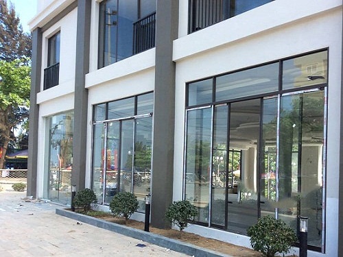 cua-di-4-canh-mo-quay-vach-kinh162-5797